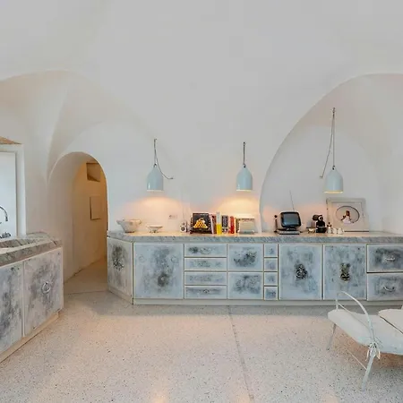 Сasa de vacaciones Ligurian With Infinity Pool And Sea Views Finale Ligure