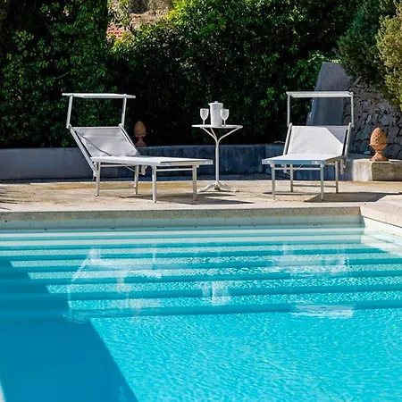 Ligurian With Infinity Pool And Sea Views Сasa de vacaciones Finale Ligure