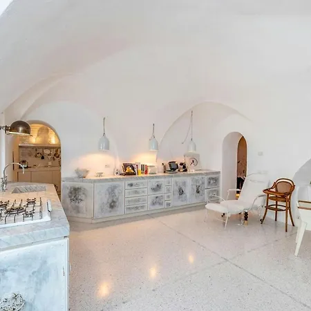 Сasa de vacaciones Ligurian With Infinity Pool And Sea Views Finale Ligure