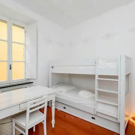 Hébergement de vacances Ligurian With Infinity Pool And Sea Views *