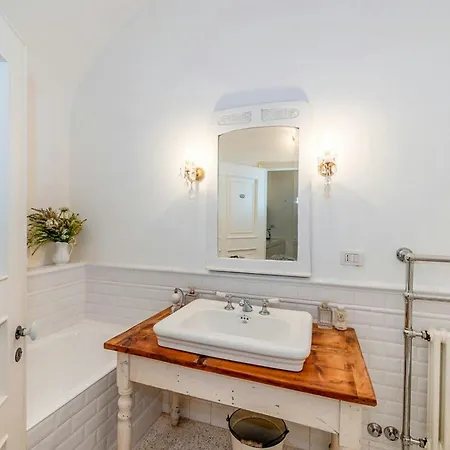Hébergement de vacances Ligurian With Infinity Pool And Sea Views *